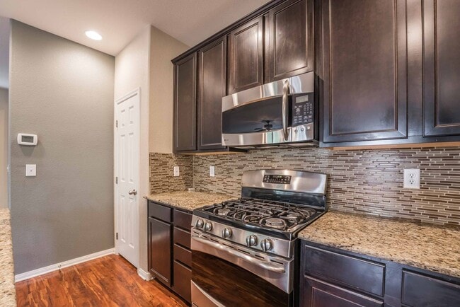 Building Photo - Stylish 3-Bedroom Home with Loft & Upgraded Kitchen!