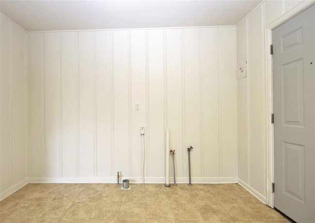 Building Photo - 108 W Mink St