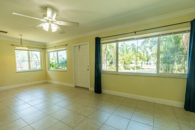 Building Photo - 1680 NE 34th Ln