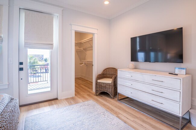 Building Photo - OFF-SEASON FURNISHED BEACH HOUSE AVAILABLE...