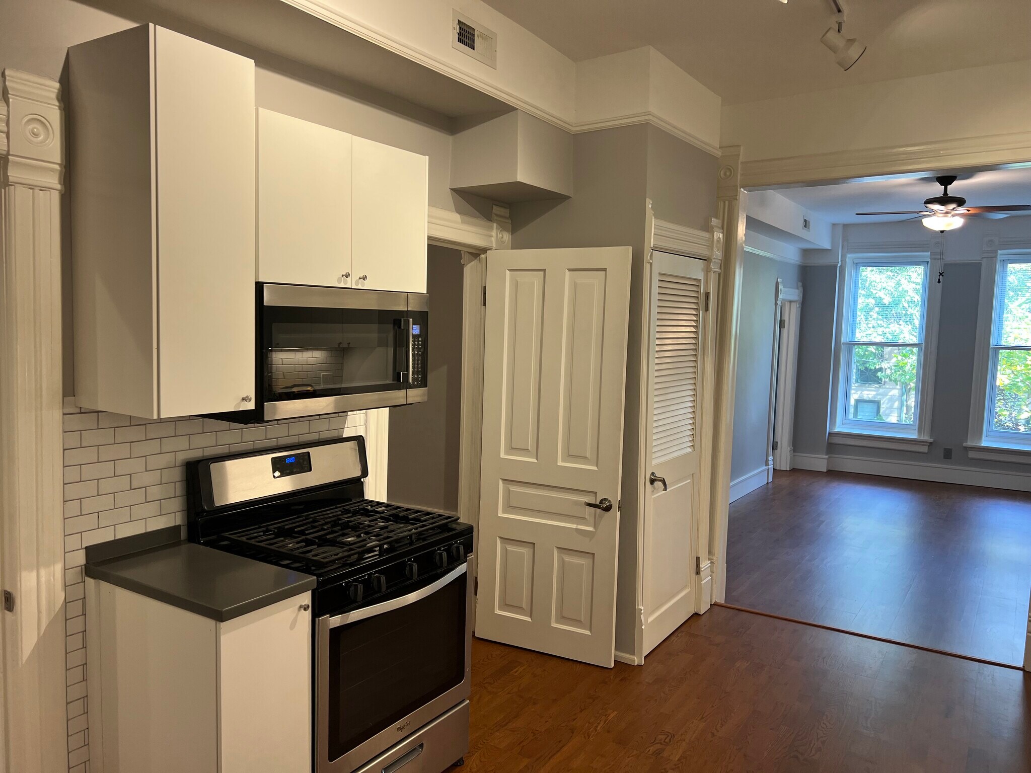 Building Photo - 1102 N Wolcott Ave