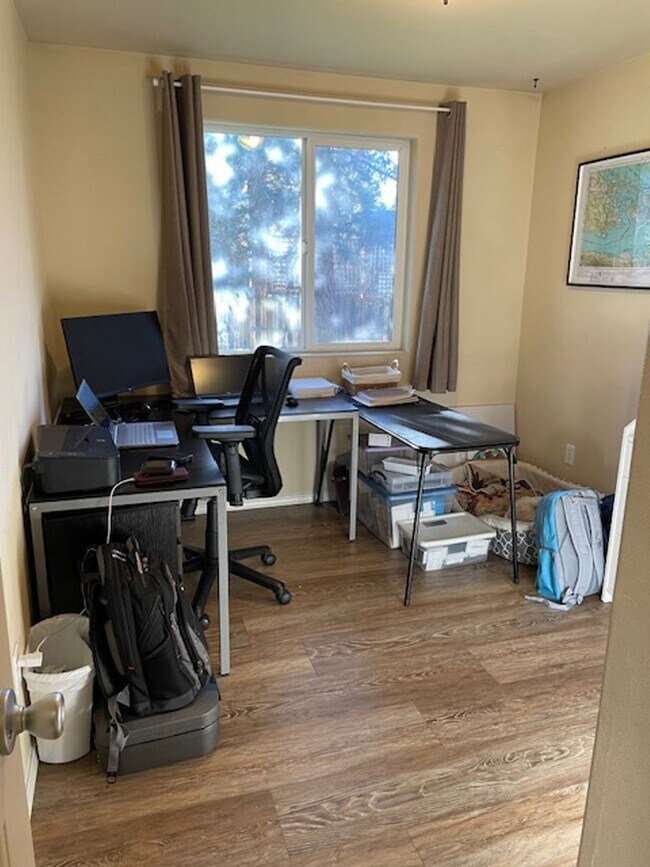 Building Photo - Cute Home in SW Bend