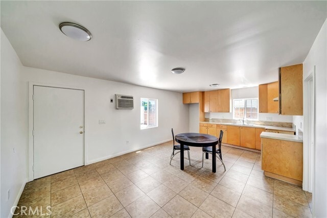 Building Photo - 6825 Simpson Ave