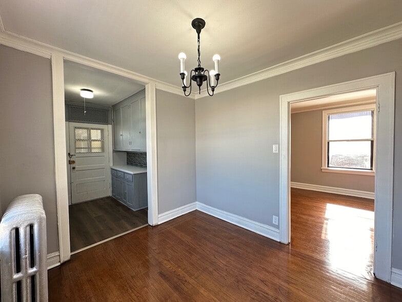 Building Photo - 3129 N Hamlin Ave