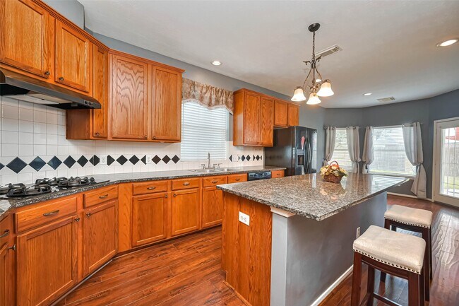 Building Photo - 1007 Riverchase Dr