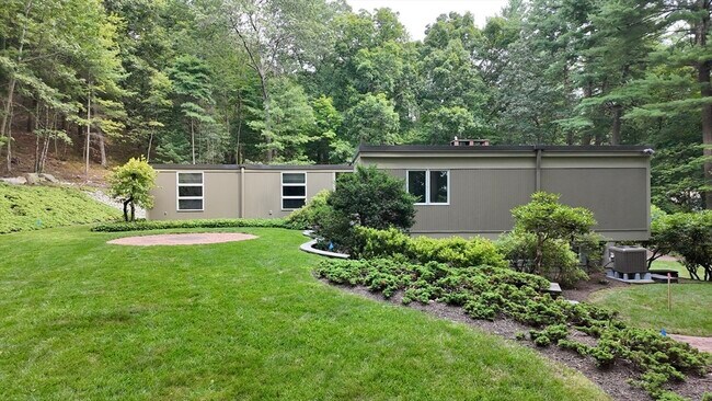 Building Photo - 14 Overlook Dr