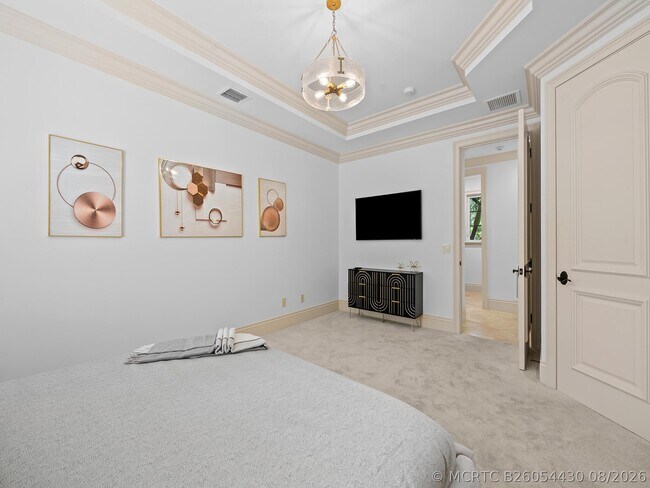 Building Photo - 639 Middle River Dr
