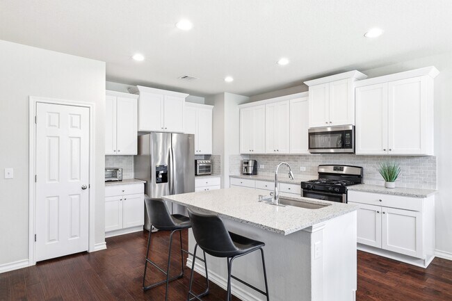 Building Photo - 5602 Chestnut Xing