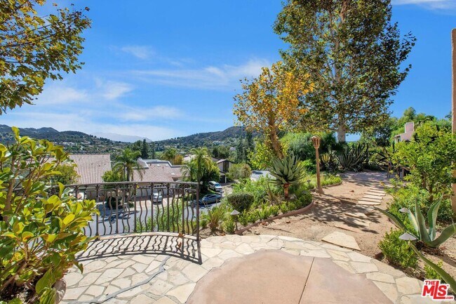 Building Photo - 24409 Voltara Ct