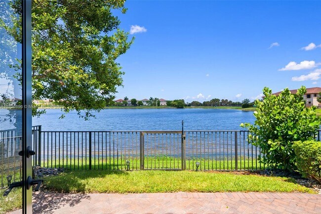 Building Photo - 8446 Lake Majesty Ln