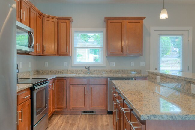 Building Photo - Private Bedroom in a Shared Two-Bedroom In Uptown Village