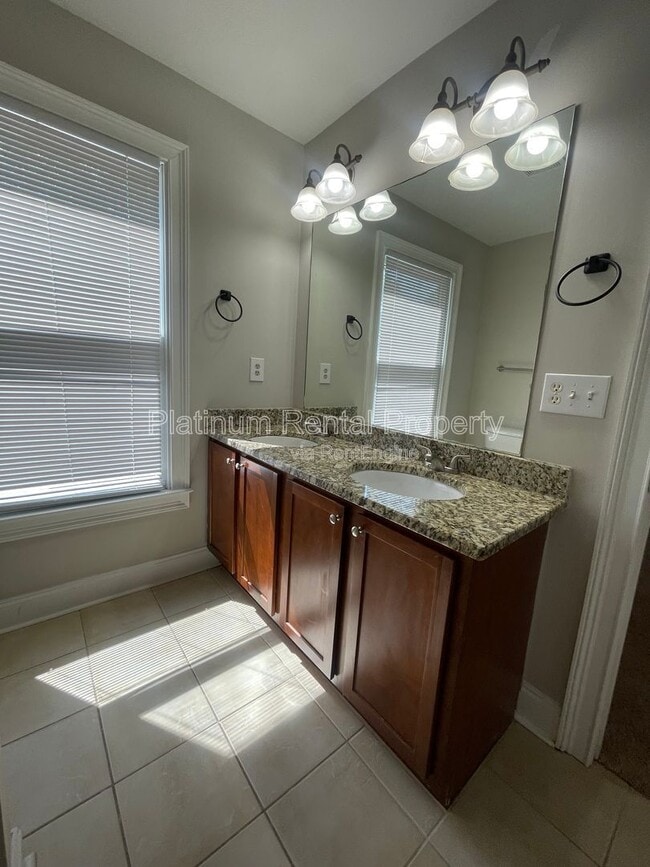 Building Photo - 750 Terry St SE