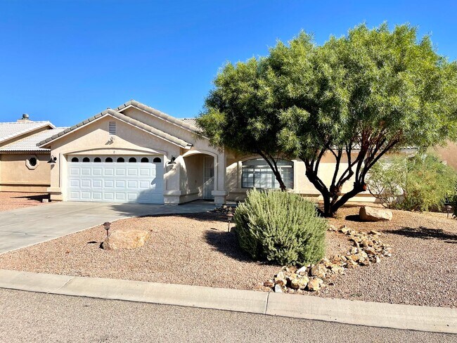 Building Photo - Nice 3 Bedroom 2 Bath Home in Chaparral Mesa!