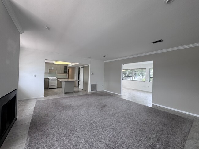 Building Photo - 306 Parkside Dr