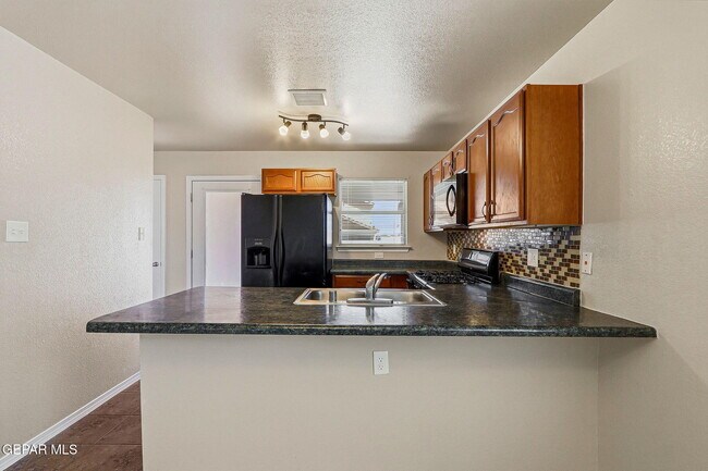 Building Photo - 2300 Glitter Point