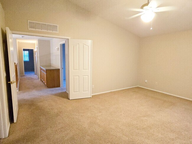 Building Photo - 5-bedroom in the heart of Gilbert