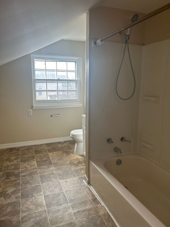 Building Photo - Section 8 considered.  3-bedroom row home in Midtown Harrisburg