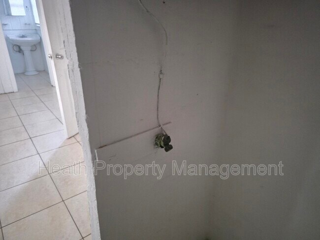 Building Photo - 504 6th Ave NW