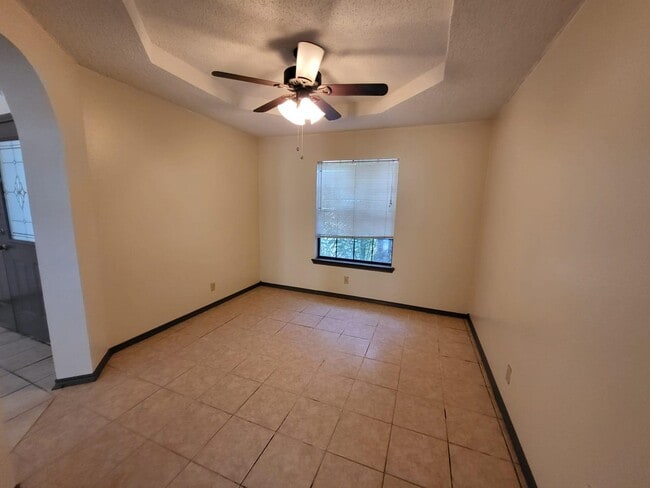 Building Photo - 1530 Serene Dr