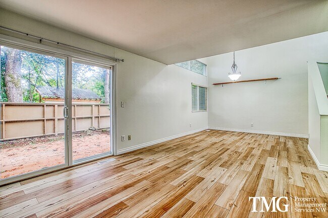 Building Photo - Inviting Townhome with Garage and Communit...