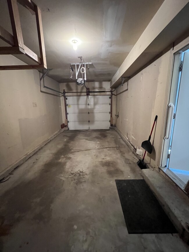Building Photo - 3633 E Meadows Ct