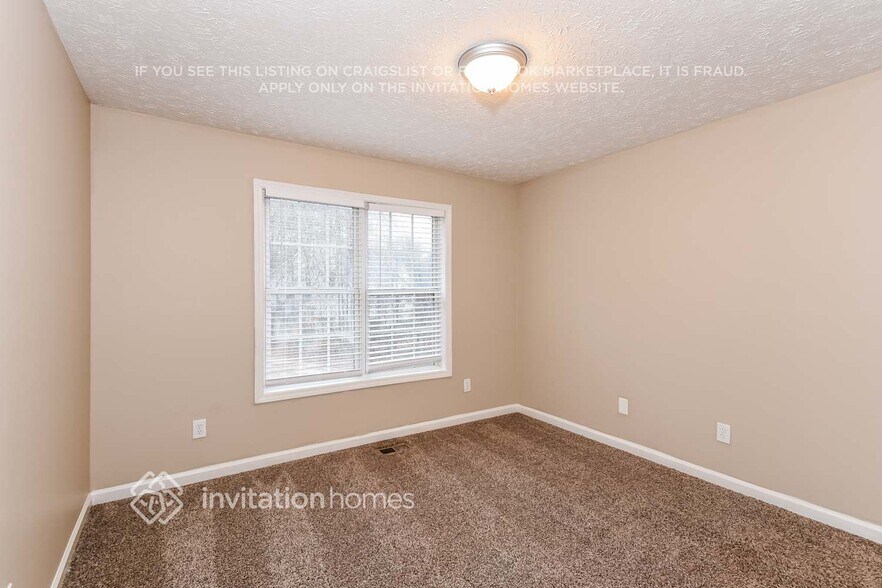 Building Photo - 15 Water's Edge Dr SE