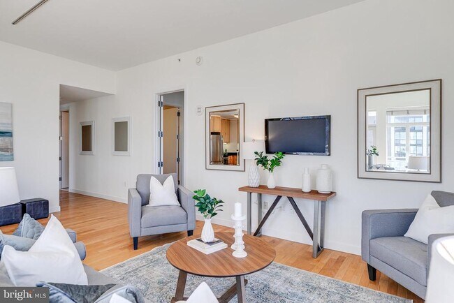 Building Photo - 1900 Hamilton St