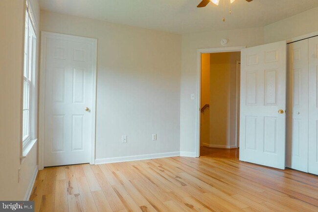Building Photo - 9836 Plaza View Way