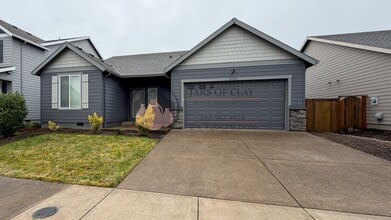 Building Photo - Great Location- Great Single Level House-  Don't Miss this!!!