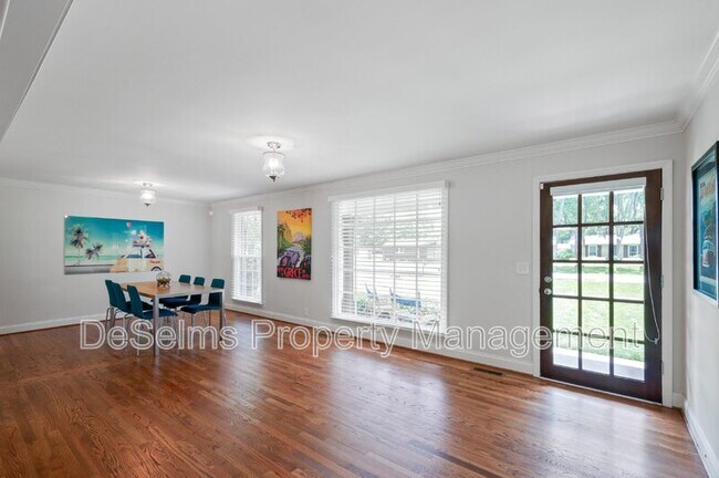 Building Photo - 819 Chrisman Dr