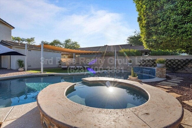 Building Photo - 21072 W Maiden Ln