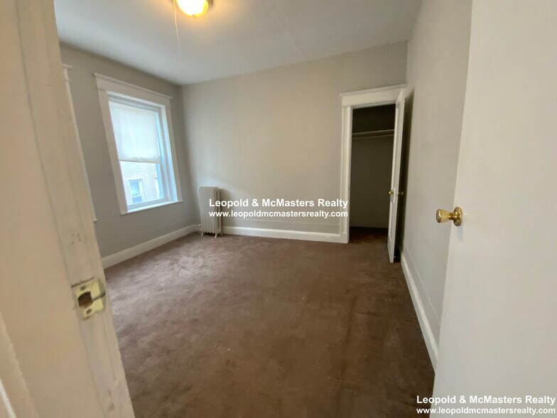 Building Photo - 68 Woodstock Ave