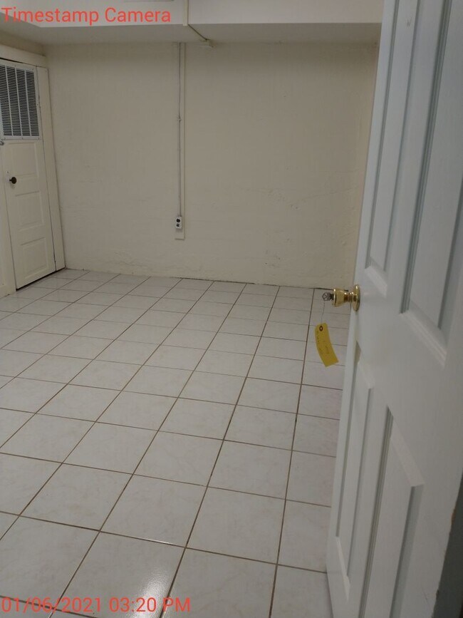 Building Photo - 2026-2027 - Housing on 14th St: 8 Bd Rm 3 ...