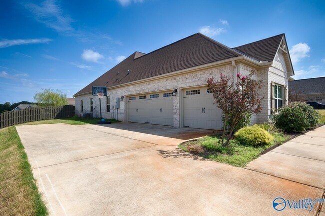 Building Photo - 216 SW Winterbranch Rd