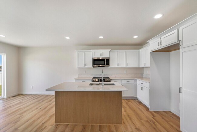 Building Photo - 392 Rock Dove Loop