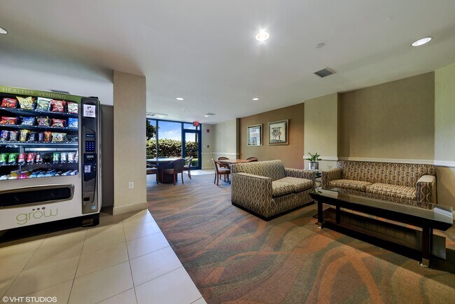 Building Photo - 3000 N Ocean Dr