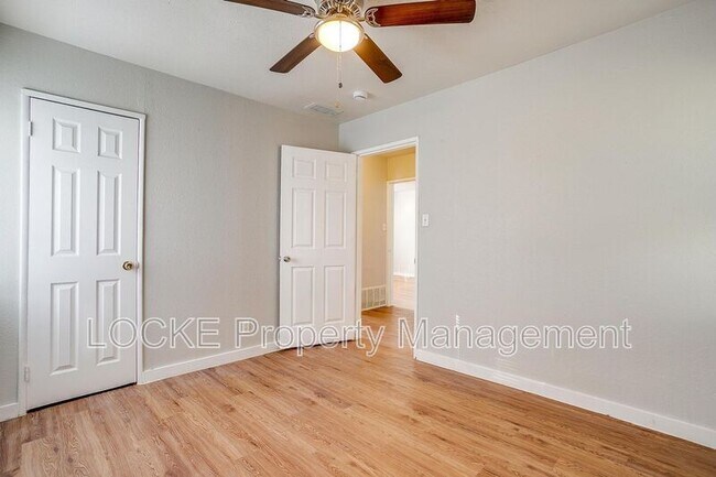 Building Photo - 3417 S University Dr