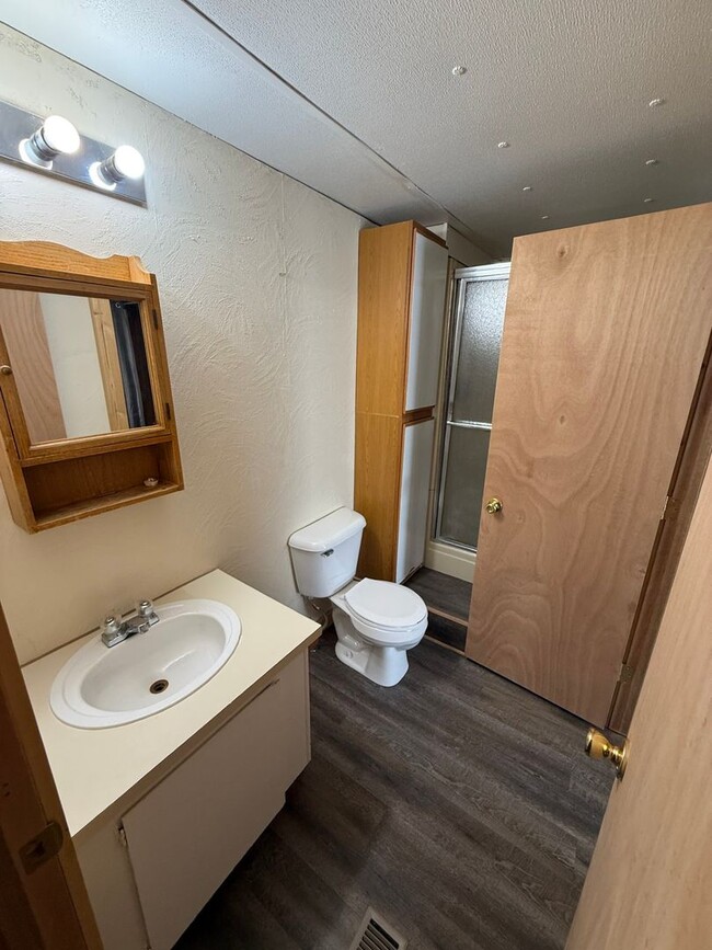 Building Photo - 3 Bed 2 Bath Updated Mobile Home with Fenc...