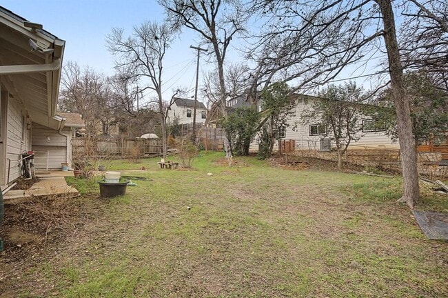 Building Photo - 1705 Elmhurst Dr