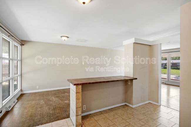 Building Photo - 10315 Monarch Dr