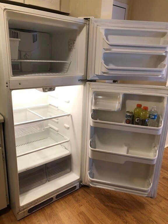 Building Photo - 245 Sea St