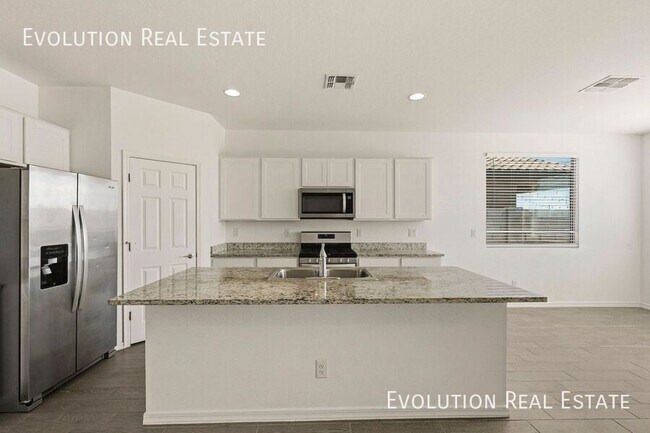 Building Photo - 11461 E Ulysses Ave