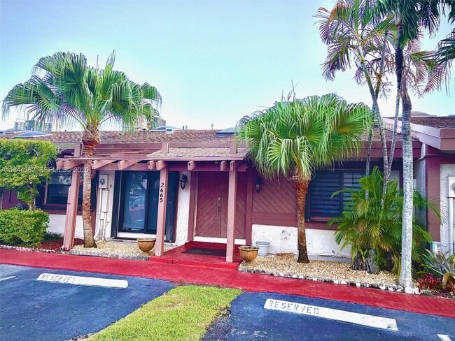 Building Photo - 2665 Parkview Dr S