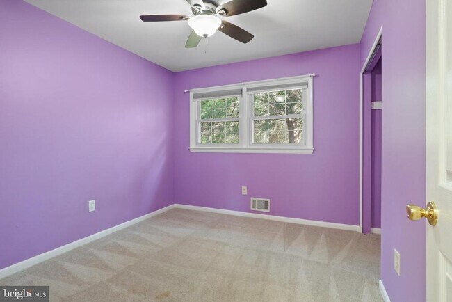 Building Photo - 5812 Helmsdale Ln