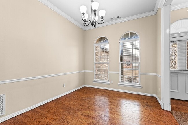 Building Photo - Beautiful and Spacious Home!