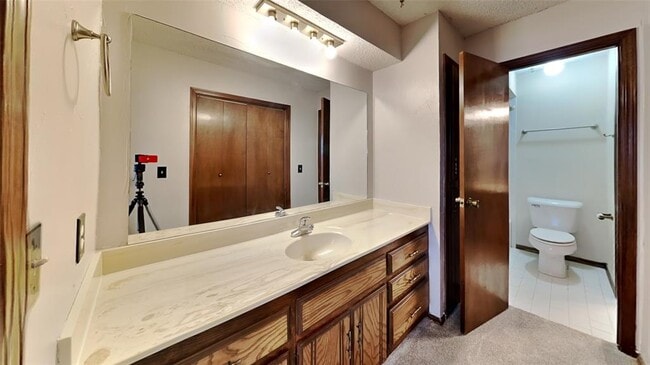 Building Photo - 4723 Hemlock Ln