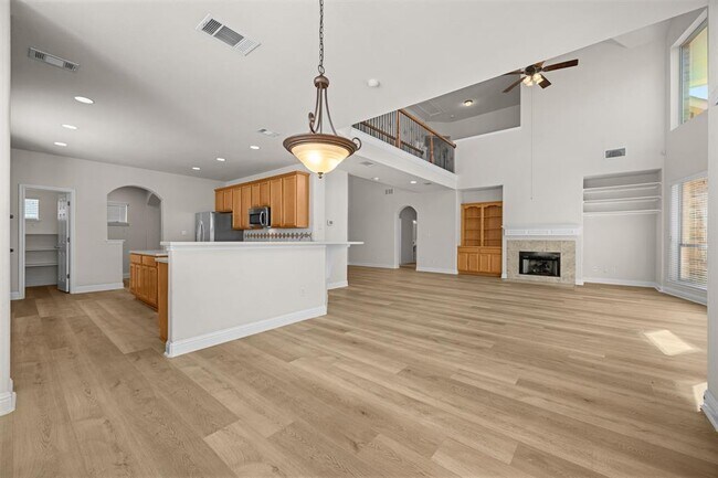 Building Photo - 6819 Chalk Hill Dr