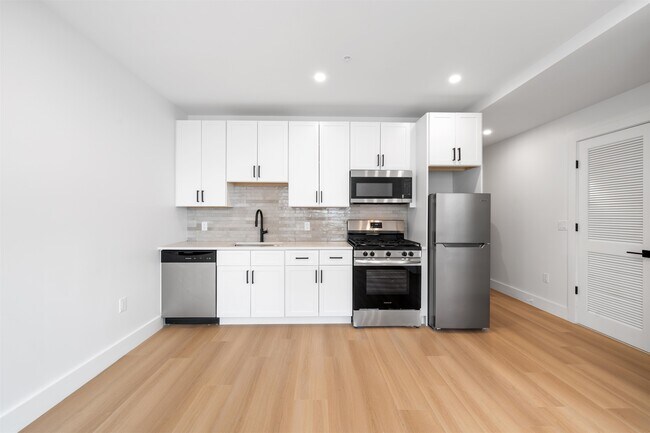 Building Photo - 337 Johnston Ave