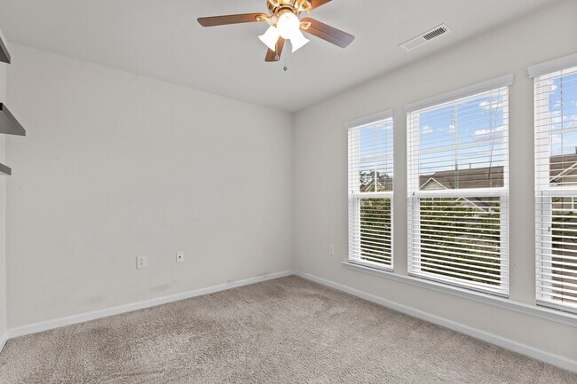 Building Photo - 1211 Nightshade Dr