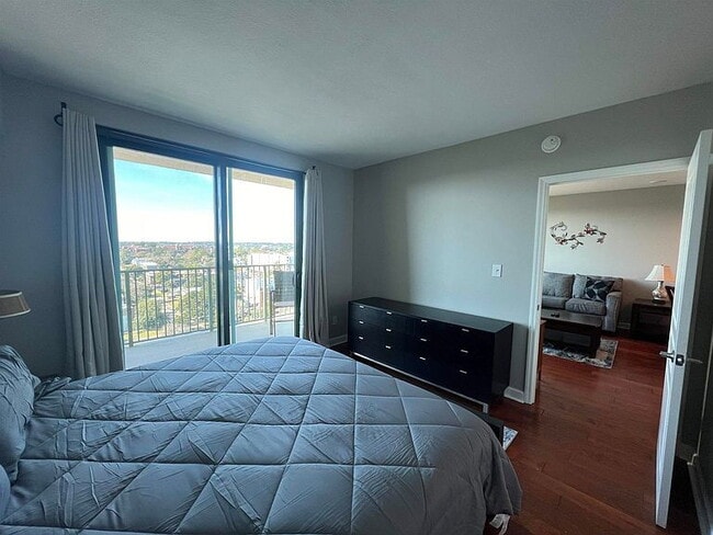 Building Photo - "Chic 1-Bedroom Retreat in Downtown Tallahassee – Perfectly Appointed at 703 Sq Ft!"